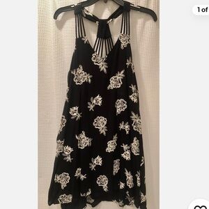 My Michelle, Black/White Floral Embroidered Dress / BEAUTIFUL Back Detail Size M